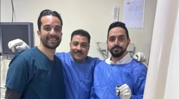 هاتف محمول محشور.. فريق طبي بجامعة المنصورة ينجح في استخراج جوال من معدة مريض في عملية نادرة